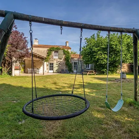Country house Maison De Ferme Renovee Avec Cheminee, Terrasse Et Jardin Clos - A 800m Du Bourg De Froidfond