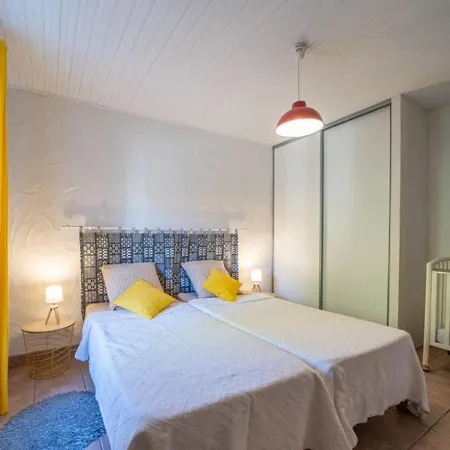 Maison De Ferme Rénovée Avec Cheminée, Terrasse Et Jardin Clos - à 800m Du Bourg De - Fr-1-426-149 Hébergement de vacances *