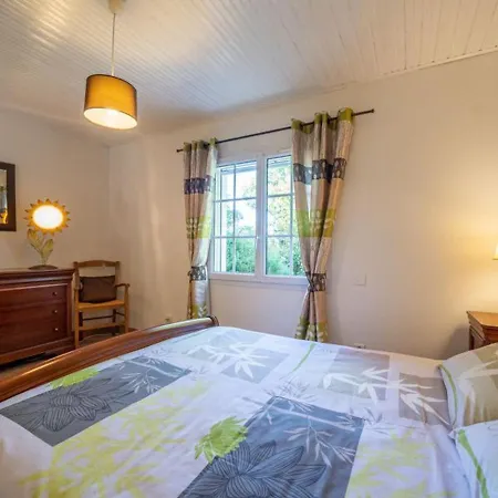 Ferienhaus Maison De Ferme Renovee Avec Cheminee, Terrasse Et Jardin Clos - A 800m Du Bourg De - Fr-1-426-149 *