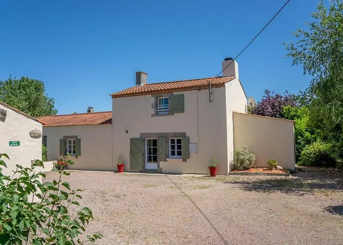 Vakantiehuis Maison De Ferme Renovee Avec Cheminee, Terrasse Et Jardin Clos - A 800m Du Bourg De - Fr-1-426-149 Froidfond
